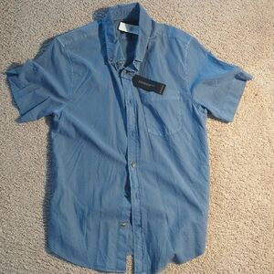 Banana Republic Light Blue Men’s Short Sleeve Button-Up Shirt